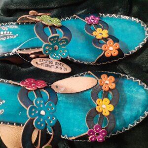 SPRING STEP LEATHER FLOWER LOW HEELS NEW WITH TAGS BEAUTIFUL BEAUTIFUL
